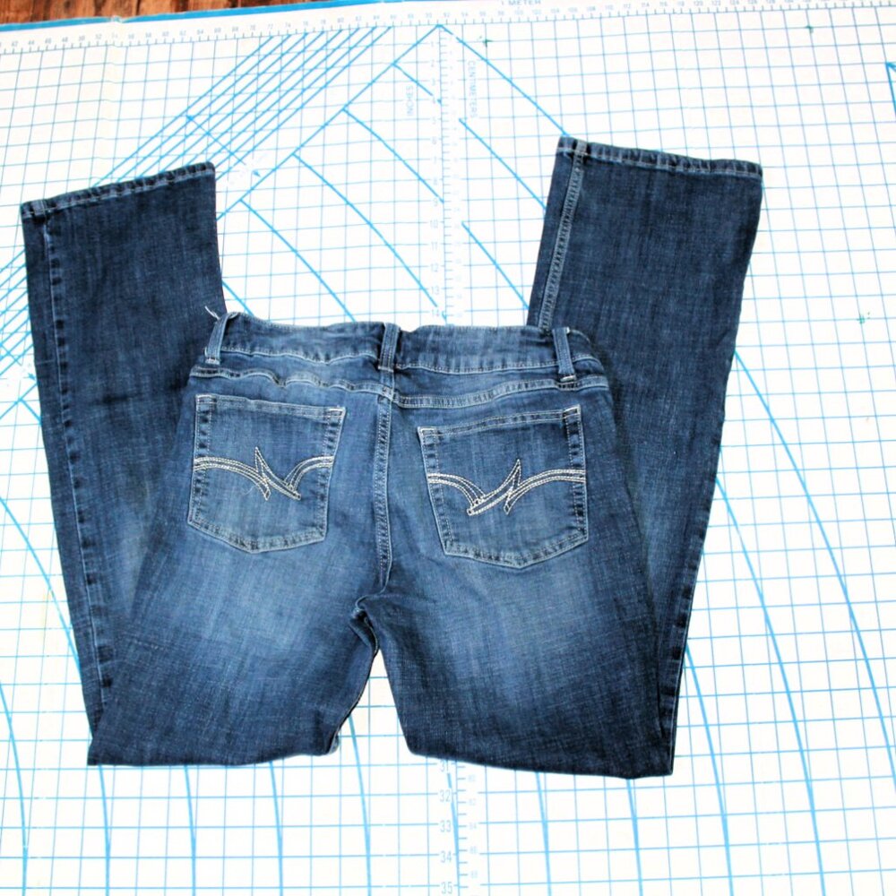 Wrangler Boot Cut Mid Rise Jeans, Size 11, AS IS - Picture 2 of 9
